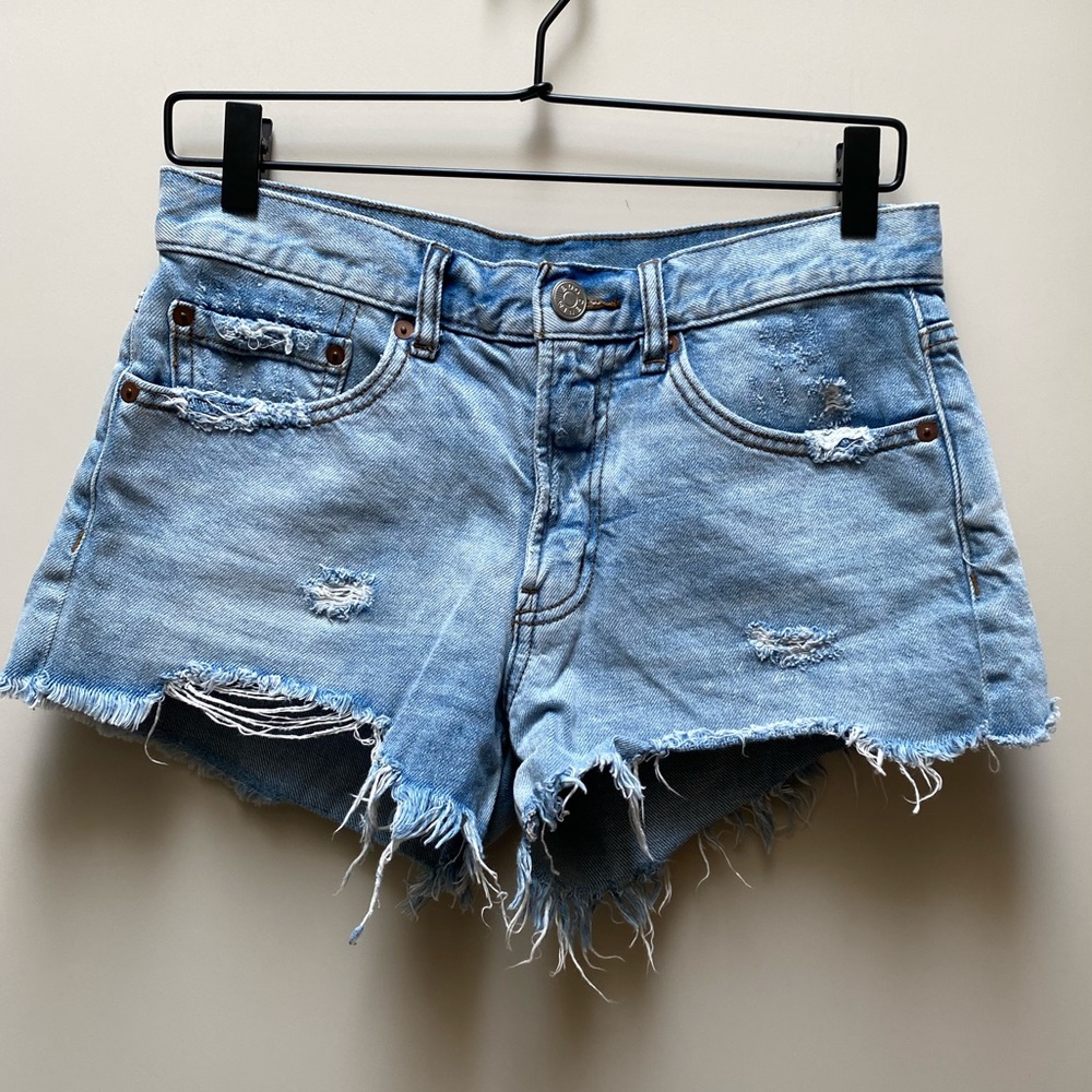 BDG mid rise shorts
